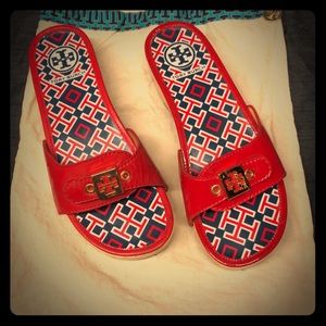 Tory Burch sodden Sandels.